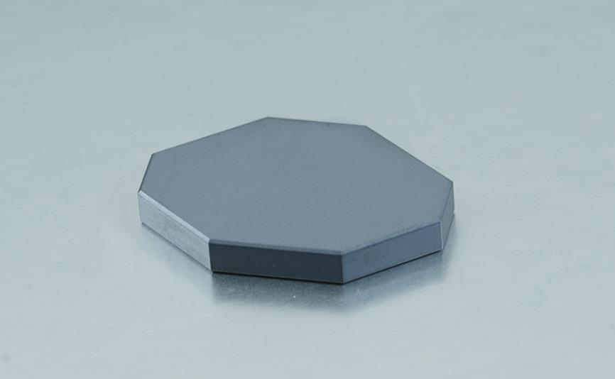 Is silicon crystal a ？